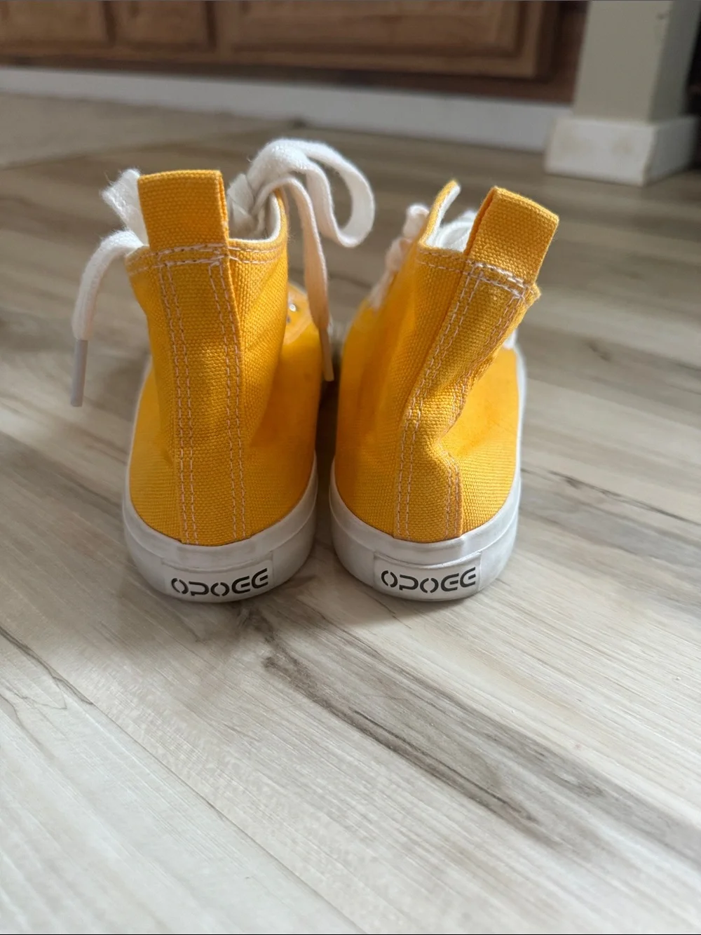 Opoee vibrant yellow